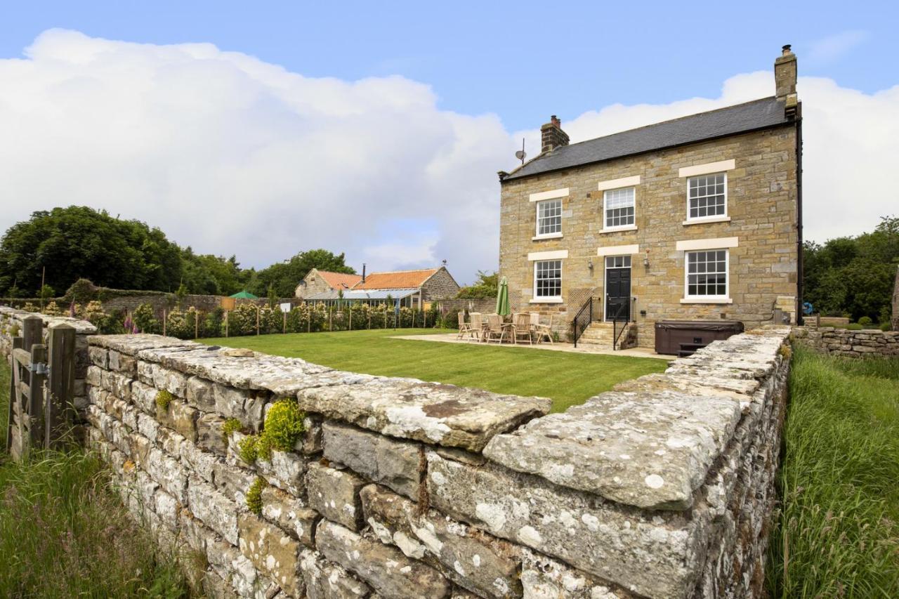 Thirley Cotes Farm Cottages Скарборо Экстерьер фото
