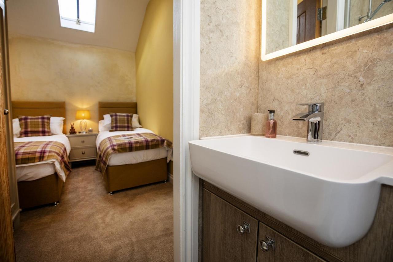 Thirley Cotes Farm Cottages Скарборо Экстерьер фото