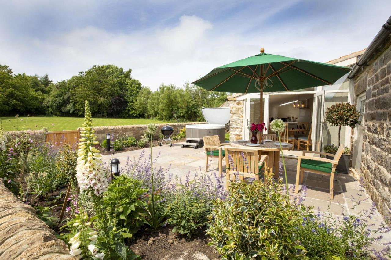 Thirley Cotes Farm Cottages Скарборо Экстерьер фото