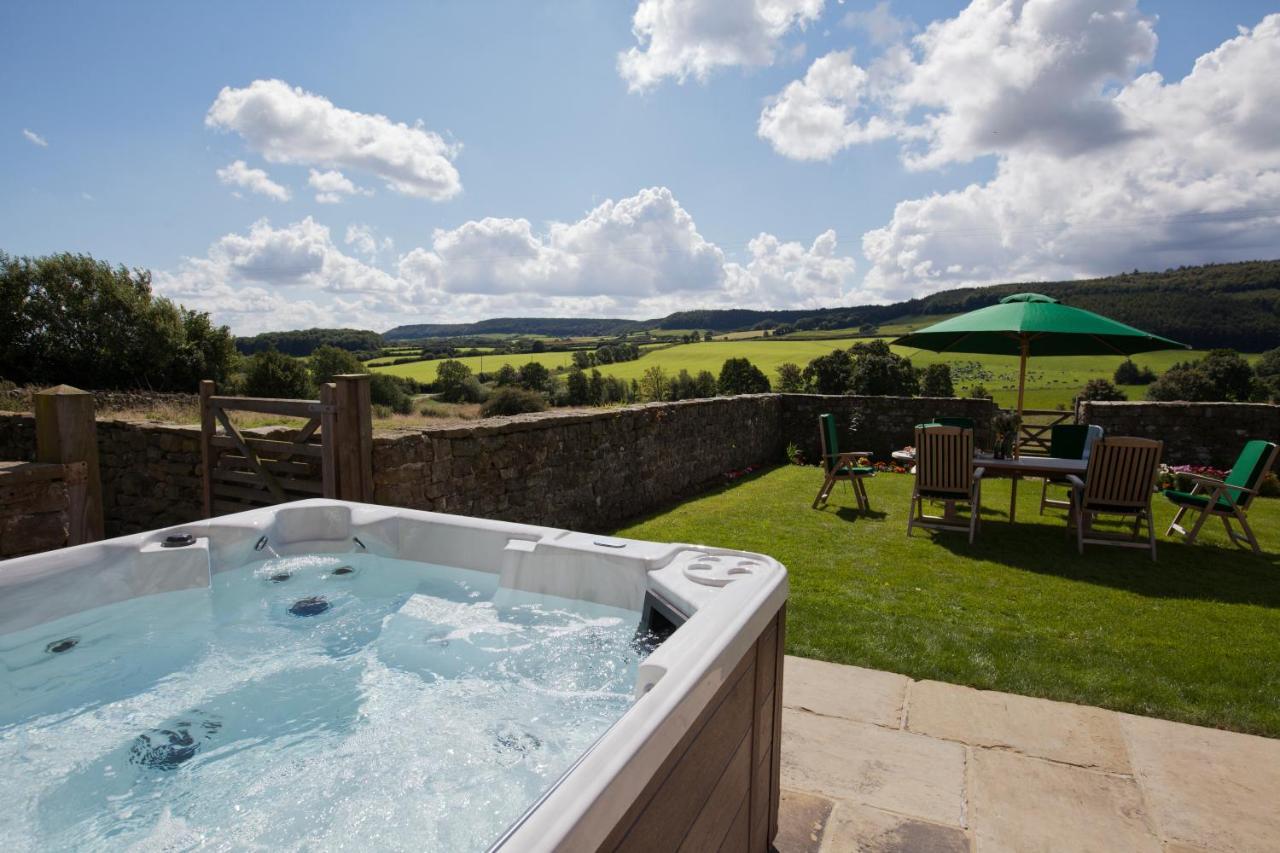 Thirley Cotes Farm Cottages Скарборо Экстерьер фото